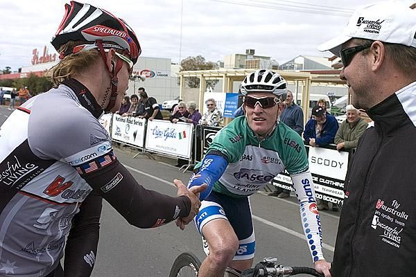 Nice job mate: Stage winner Michael Hepburn (Fly V Australia) is congratulated by stage runner-up Joel Pearson of Credit Collect-Prime Estate.