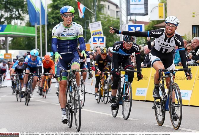 Daryl Impey (Orica-GreenEdge) and Reinardt Janse Van Rensburg (Team Giant-Shimano) at the finish line