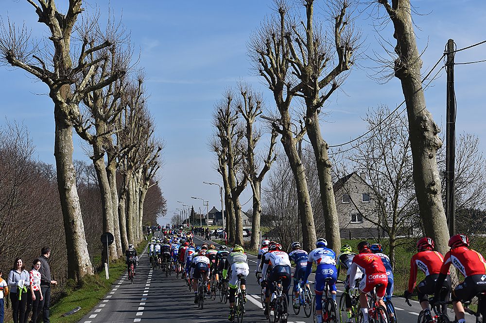 The peloton at the start of Kuurne-Brussel-Kuurne