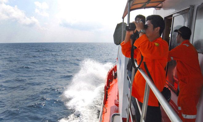 Searchers for Malaysia Airlines flight