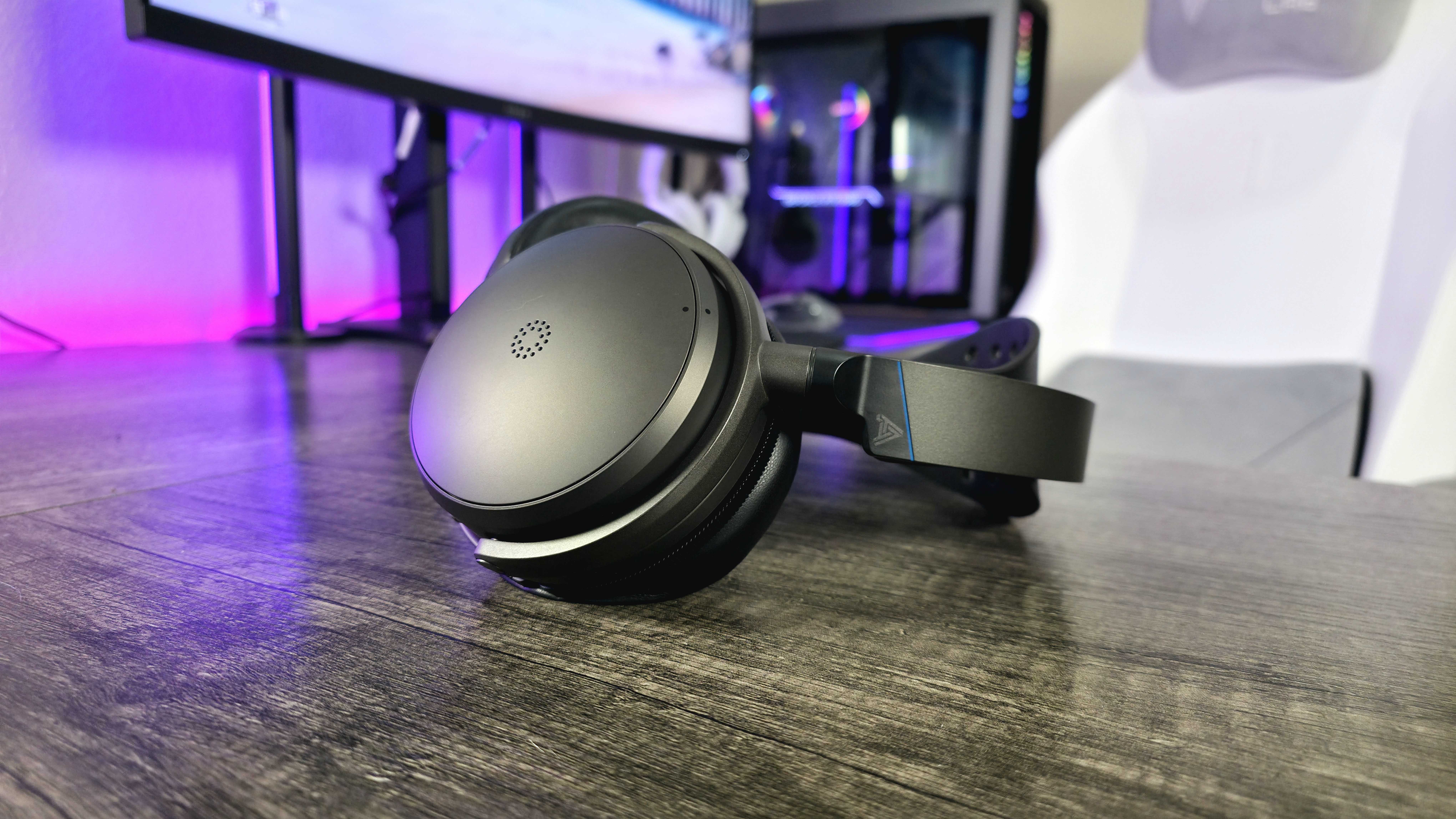 Image of the Audeze Maxwell 2 wireless headset.