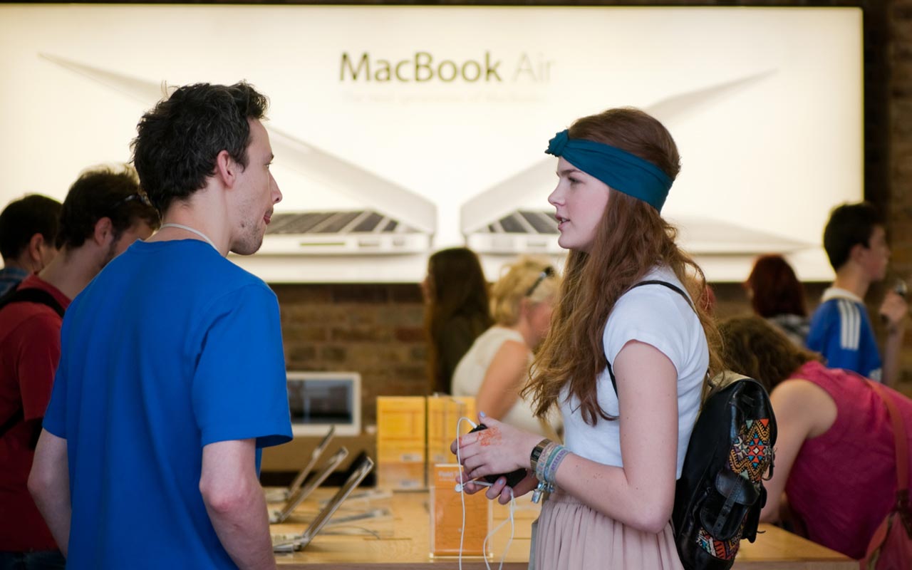 A Customer at an Apple Store Being Helped by an Apple Employee at an Apple  Store Editorial Stock Photo - Image of macbook, ipad: 235899068