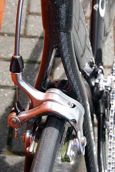 Y-shaped seat stays.