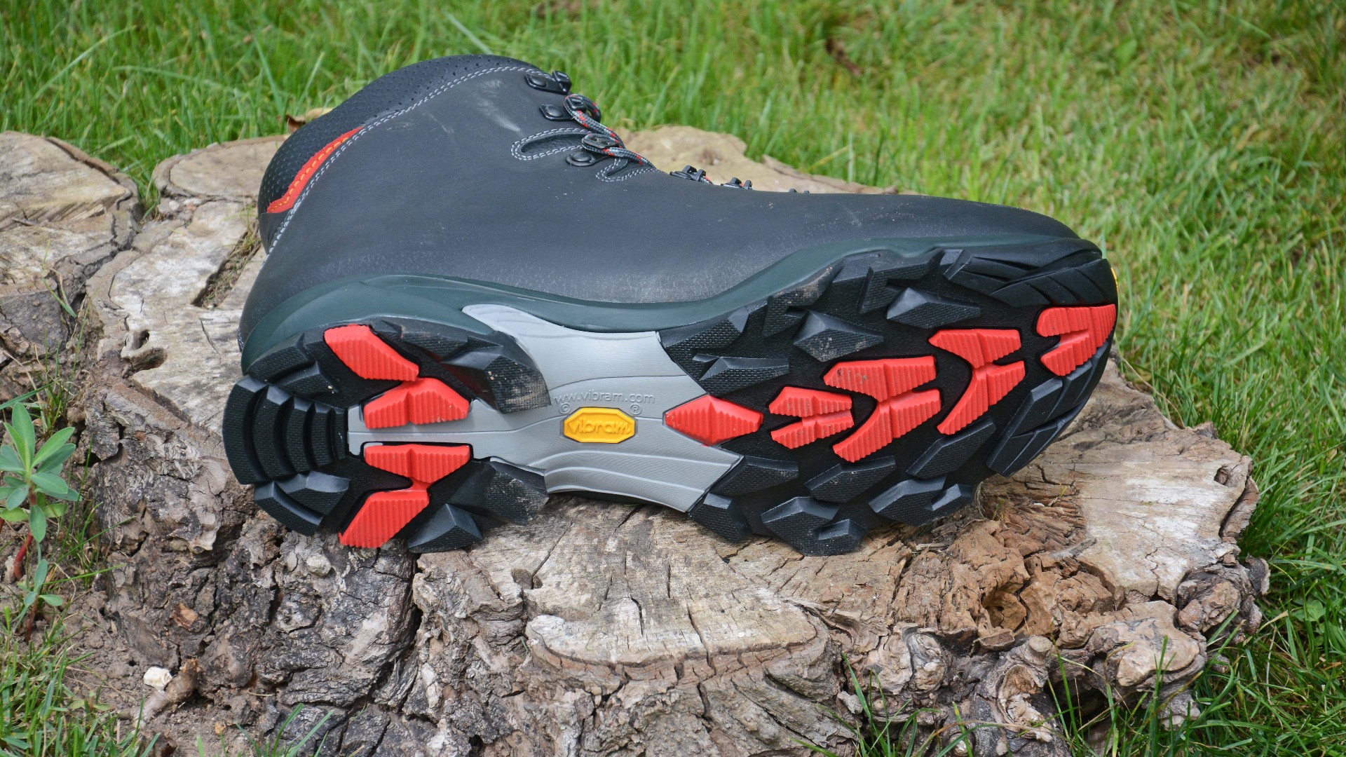 How to choose a pair of hiking boots: for challenging walks and epic ...