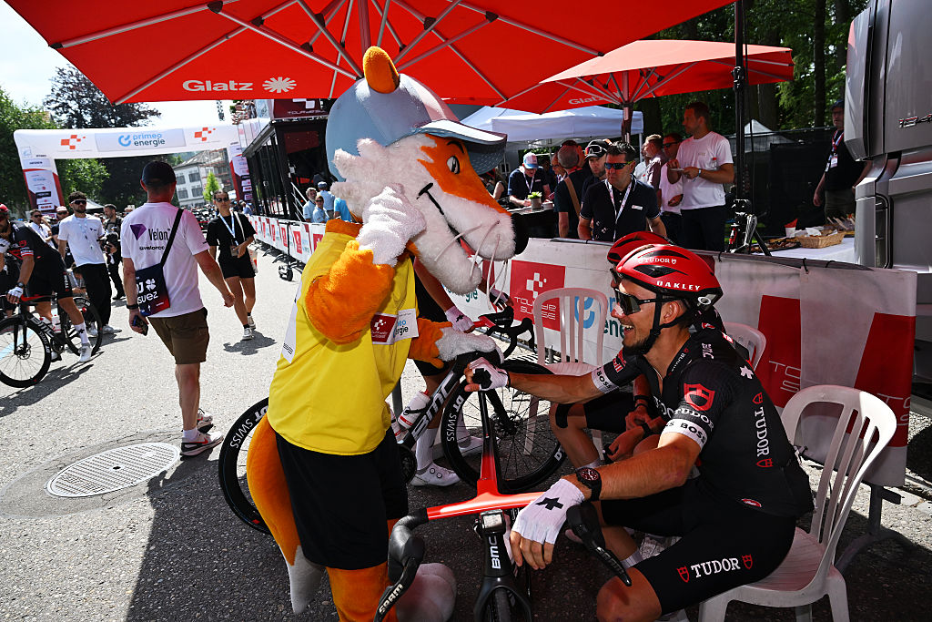 2025 Tour de Suisse stage 4: Julian Alaphilippe and friend before the start