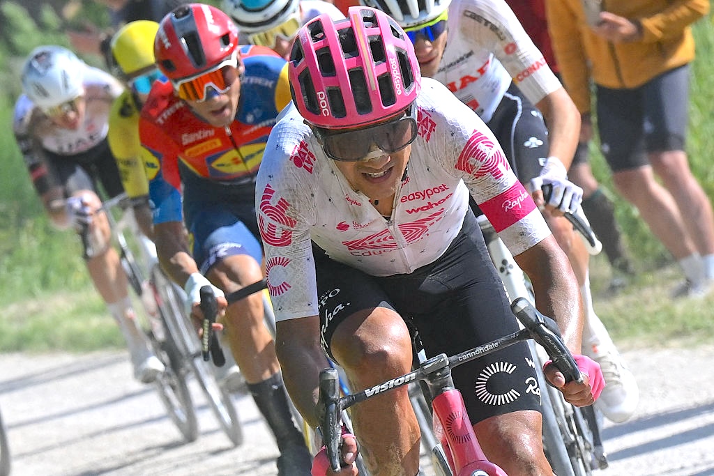 EF Education - EasyPost&#039;s Ecuadorian rider Richard Carapaz rides on a gravel section during the 9th stage of the 108th Giro d&#039;Italia cycling race in Colle Pinzuto near Siena, on May 18, 2025. (Photo by Tim De Waele / POOL / AFP)