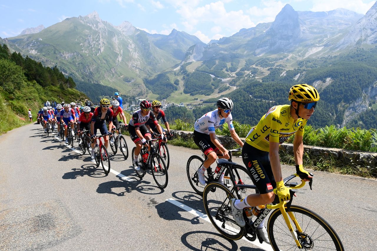 Tadej Pogačar, Jonas Vingegaard and the peloton at the Tour de France 2022