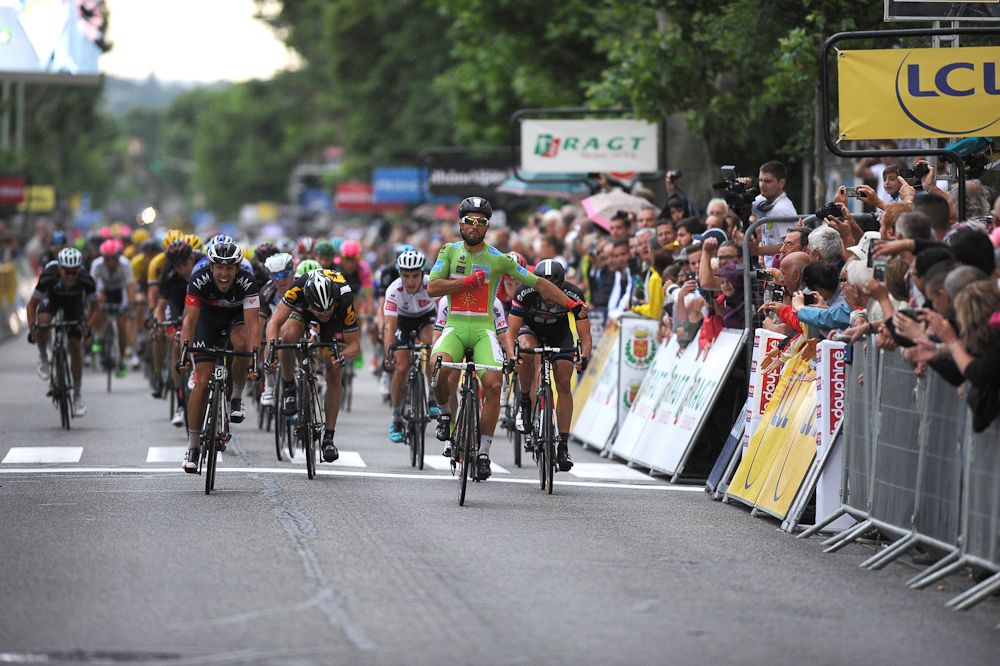 Nacer Bouhanni wins stage 4 of the Crit&eacute;rium du Dauphin&eacute;.