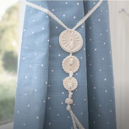 ake a curtain tie back using salt dough