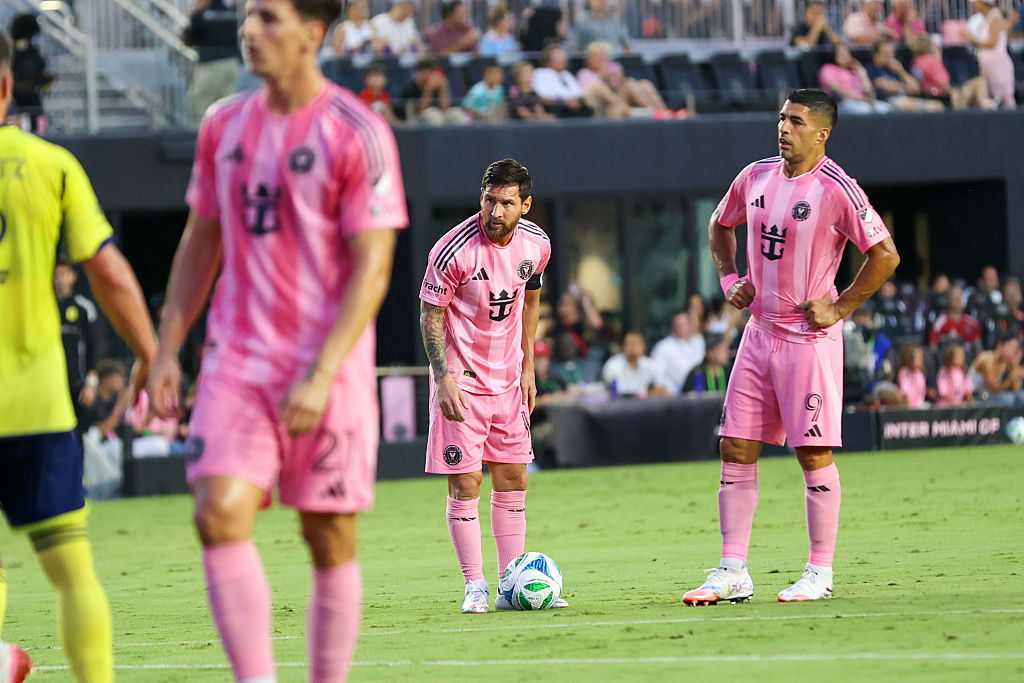 Lionel Messi (10) of Inter Miami CF sets himself to take a free kick during a MLS game between Inter Miami CF v Nashville SC at Chase Stadium on July 12, 2025 in Fort Lauderdale, Florida.