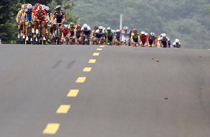 The peloton on stage 3