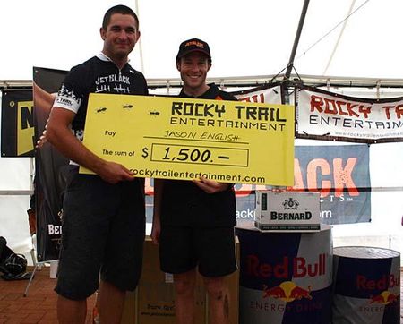 Martin Wisata awards JetBlack Solo men&rsquo;s winner, Jason English, with his well deserved cheque.