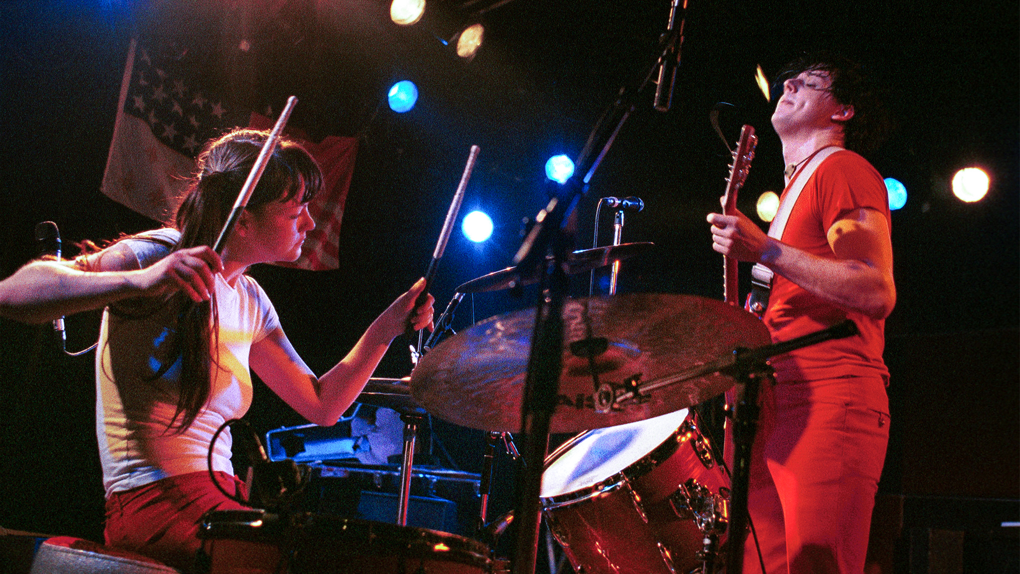 Jack WHITE and Meg WHITE and WHITE STRIPES; Meg and jack White performing on stage in the Netherlands, 2003
