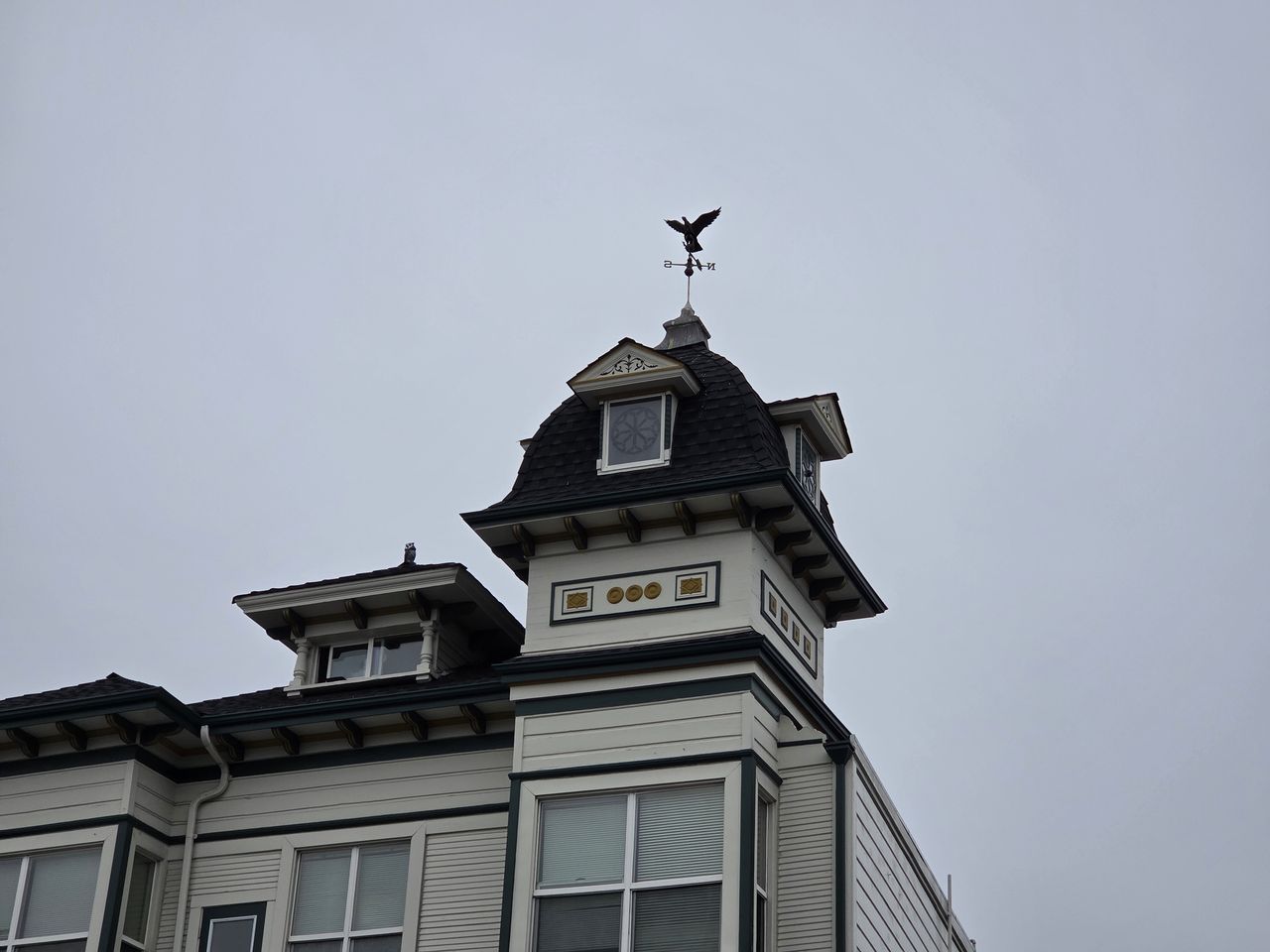 Victorian house by Galaxy S25 Plus