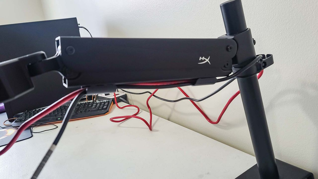 HyperX Armada 27 monitor stand