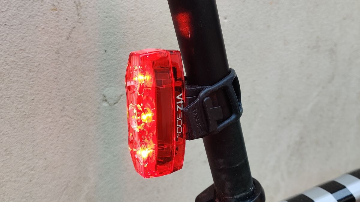 CatEye ViZ300 rear light review – I wish the bracket was as good as the light itself