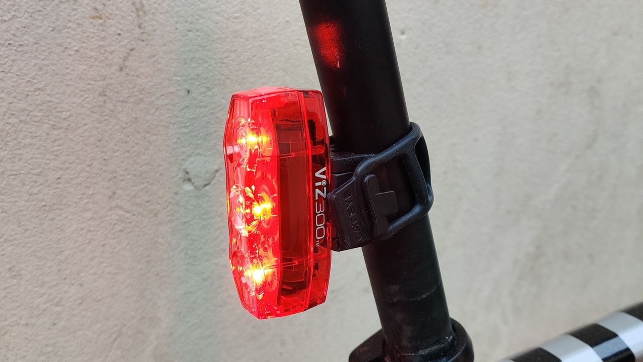 Image shows CatEye&#039;s ViZ300 rear light mounted to a bike.