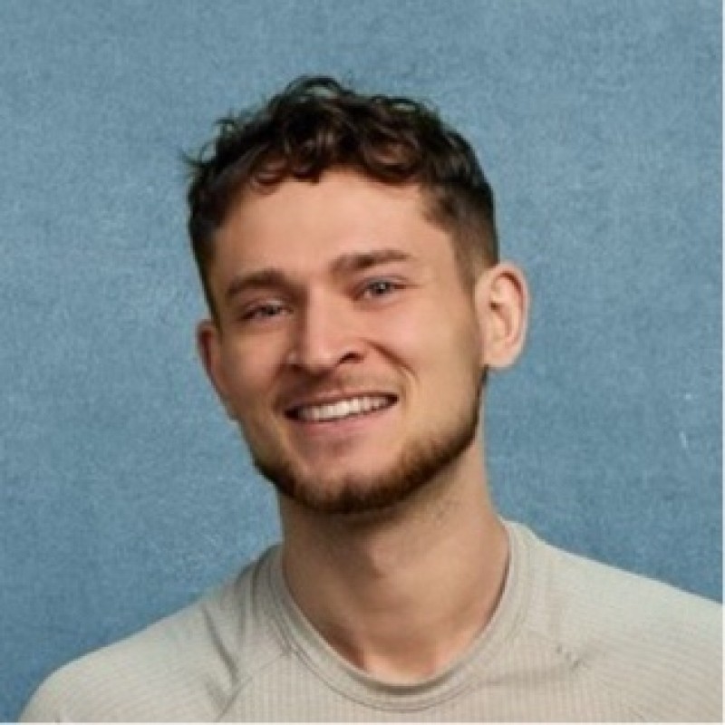 a headshot of Monty Simmons