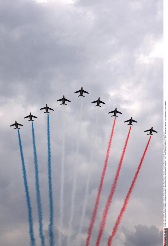 A perfect triangle of red, blue and white