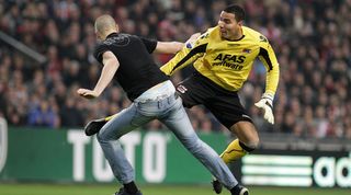Esteban Alvarado kicks Ajax fan