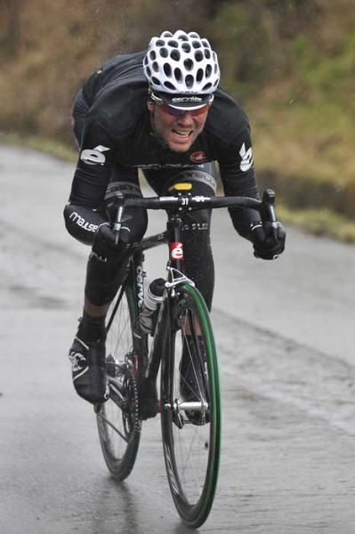 Thor Hushovd (Cervelo Test Team) gets aero.