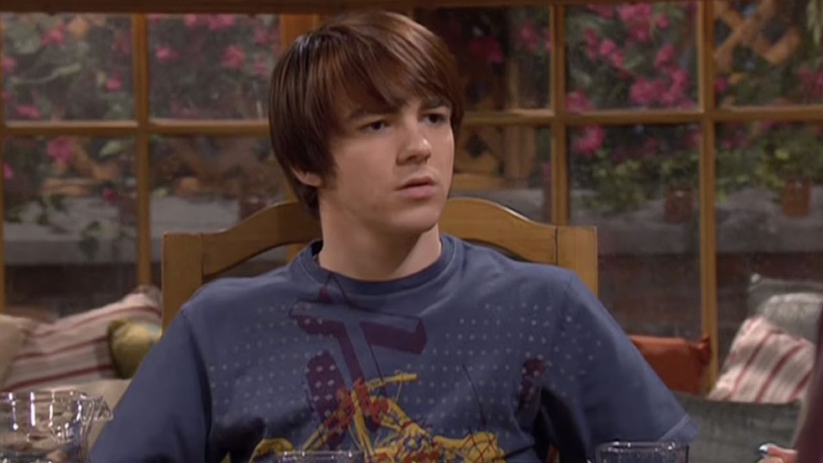 Drake mad at Josh at the dinner table in Drake and Josh