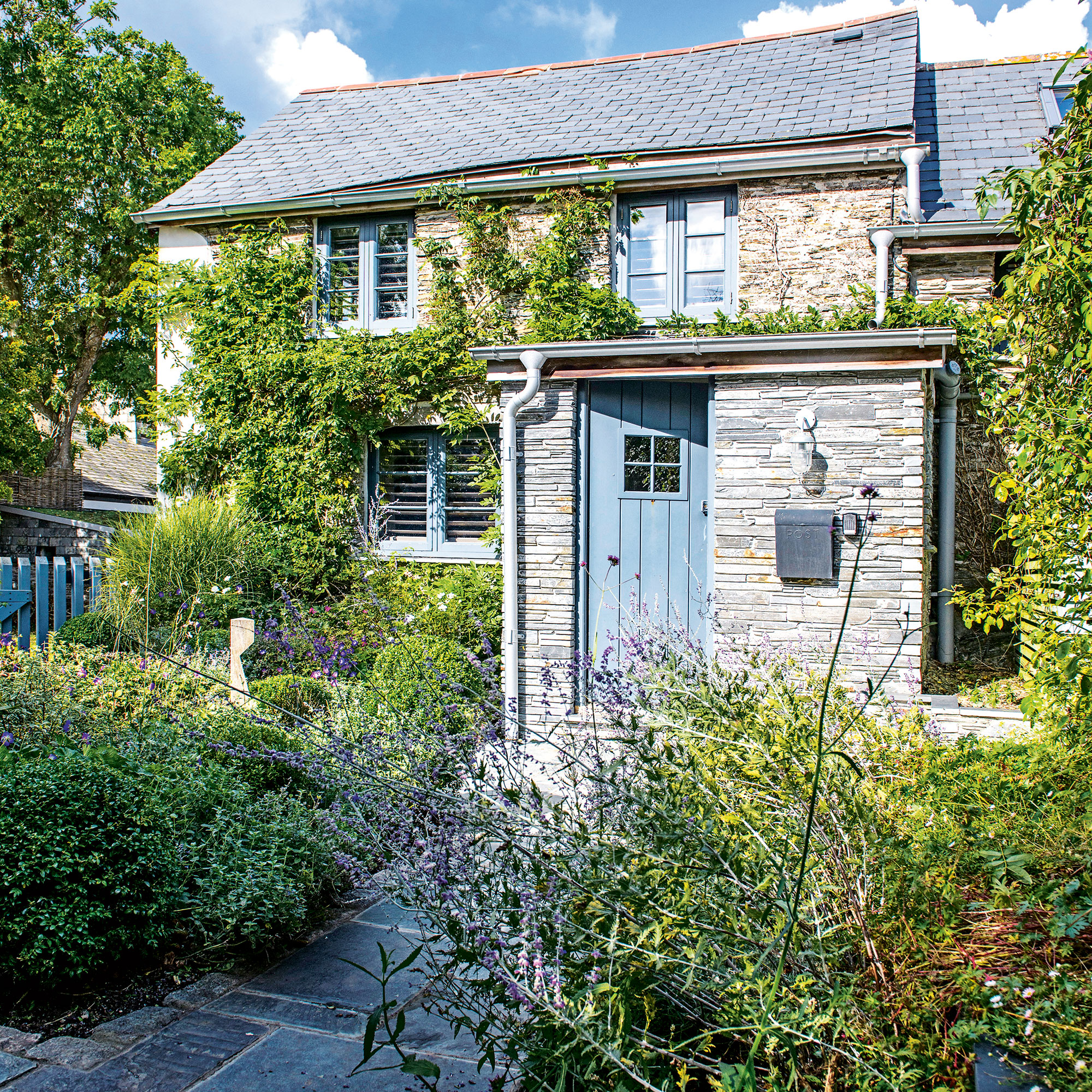 Front garden with blue door