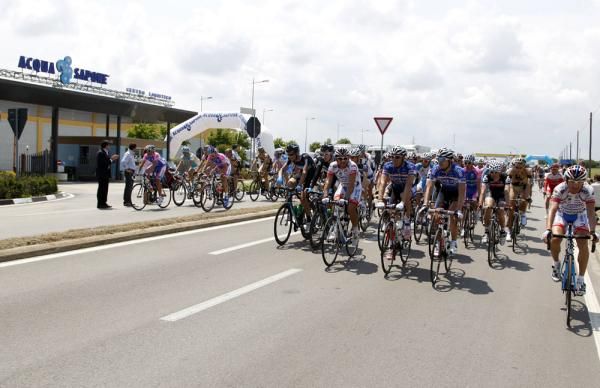 The Giro d'Italia peloton