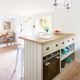 country kitchen with kitchen island