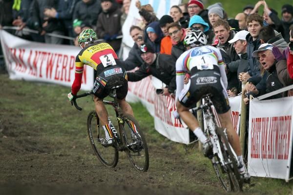 Sven Nys leads Niels Albert on a descent.