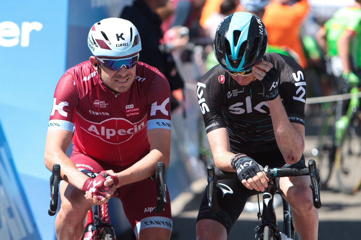 Alexander Kristoff and Ian Boswell chat on the start line