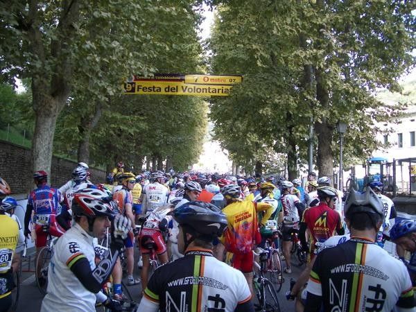 Riders ahead of me await the start of the Gran Fondo del Prosecco