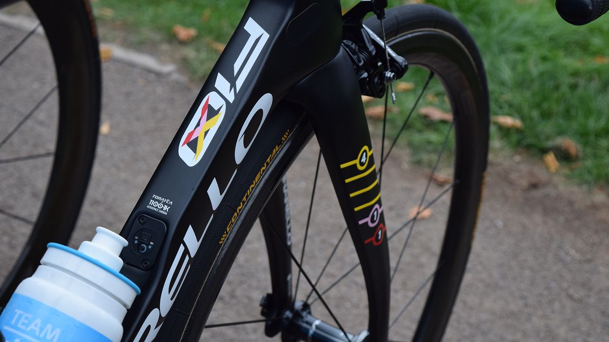 Coloured bars on Chris Froome's forks denote victories at the Vuelta a Espana and Giro d'Italia, alongside his four Tour de France titles