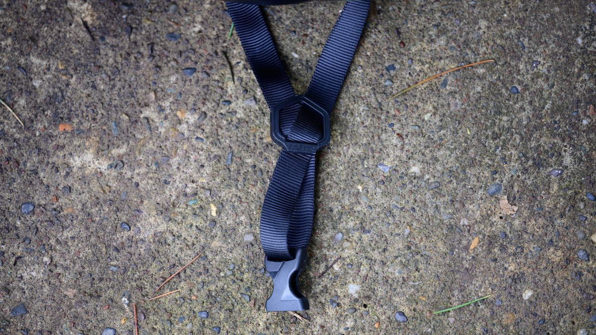 Lazer Tonic Kineticore detail of strap