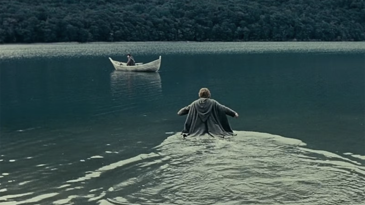 Sam follows Frodo in The Lord of the Rings: The Fellowship of the Ring