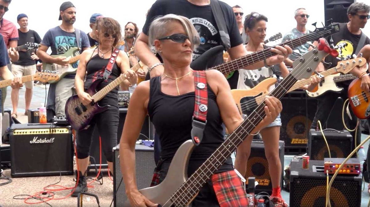 Musicians playing live on Reunion Island 