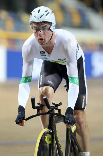 Jack Bobridge (Aus) blast away from the blocks to go fastest in pursuit qualifying