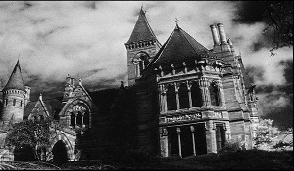 10 Terrifying Movie Haunted Houses We'd Never Spend The Night In ...