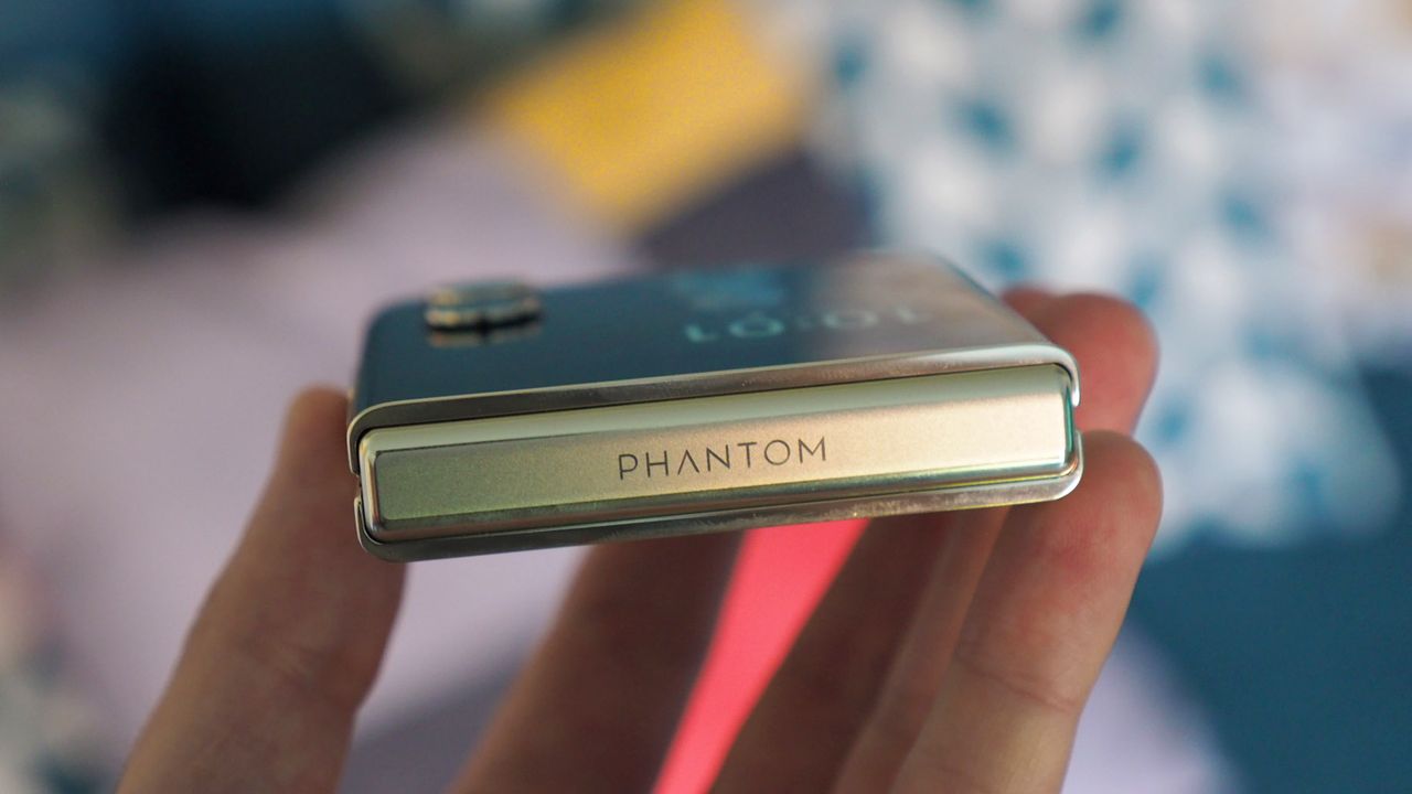 Tecno Phantom V Flip 2 5G v Samsung Galaxy Z Flip 6