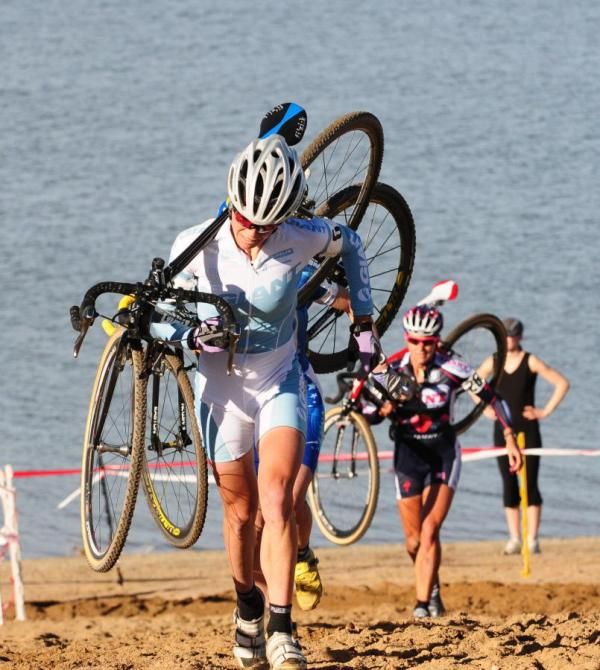Kelli Emmett (Giant) on the run-up from the beach.