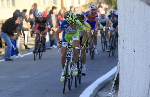 Vicenzo Nibali stands up