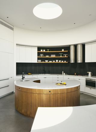 Bespoke rounded kitchen at Round House by Feldman architecture