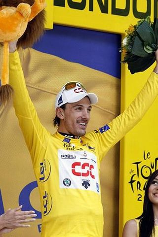 Cancellara wears the first maillot jaune