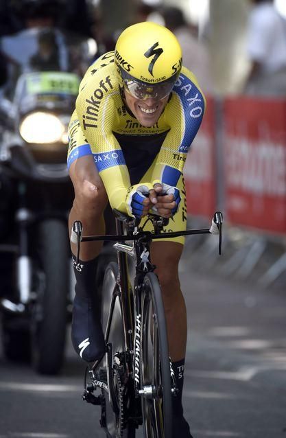Alberto Contador (Tinkoff-Saxo) gives it everything in the time trial