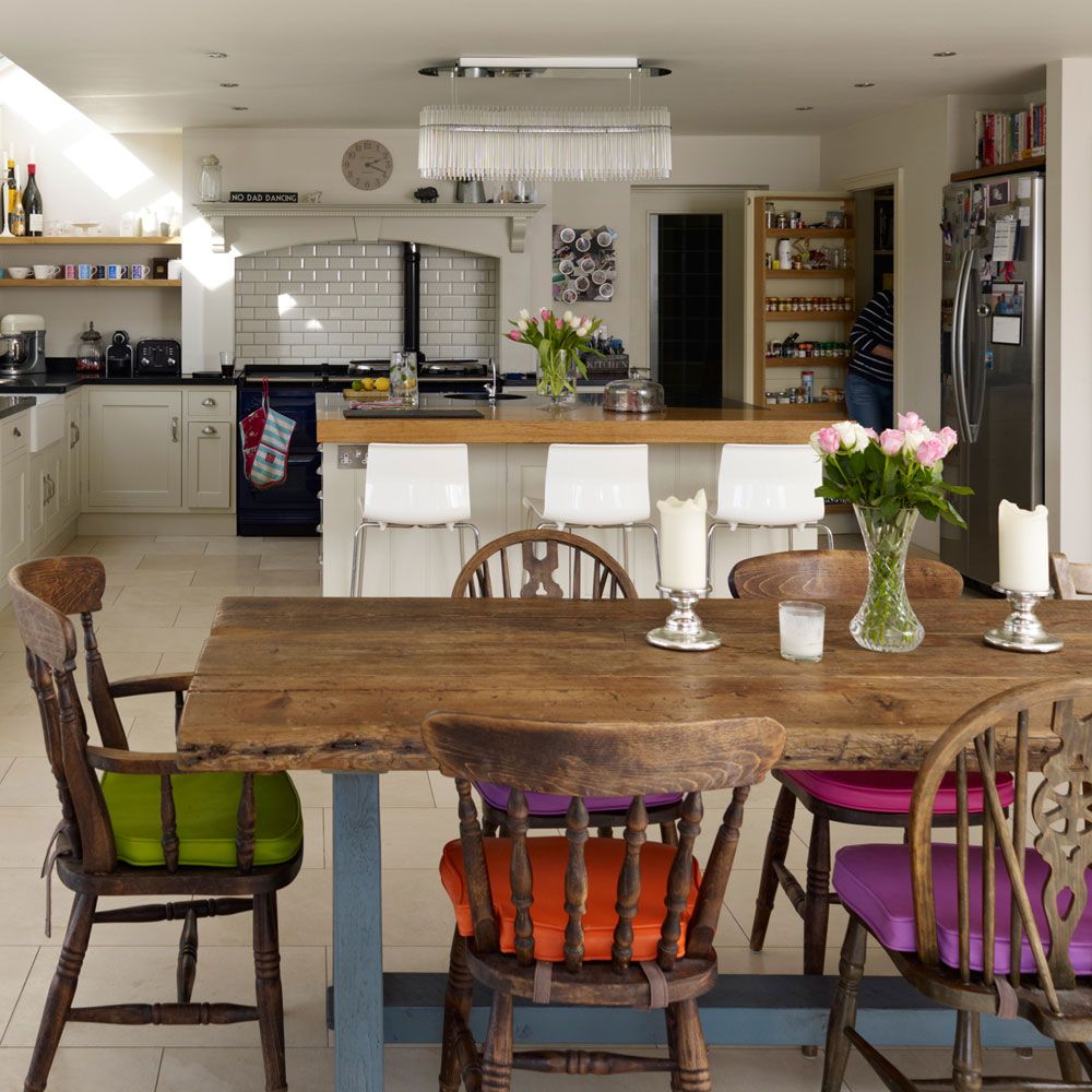 Dining room colour schemes – decorate your eating area with bold ...