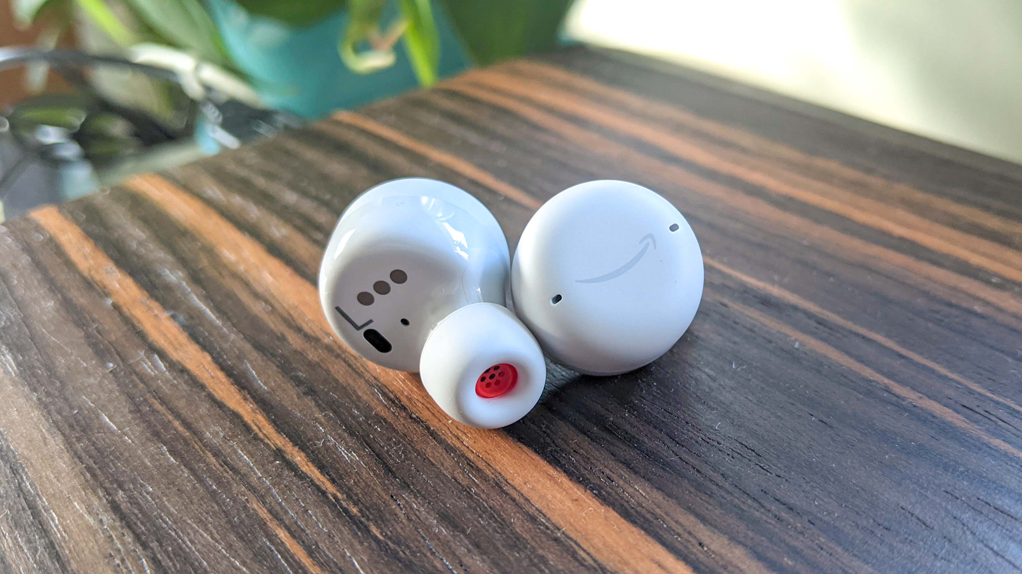 Amazon Echo Buds 2 vs. AirPods Pro