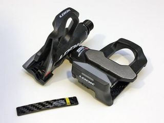 Look's new KéO Blade pedals use a carbon fiber leaf spring, carbon fiber body and titanium spindle to hit a superlight 195g per pair.