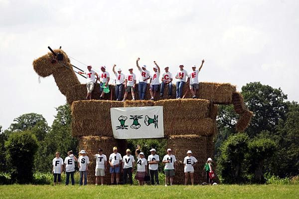 These guys went all out with the straw sculpting.