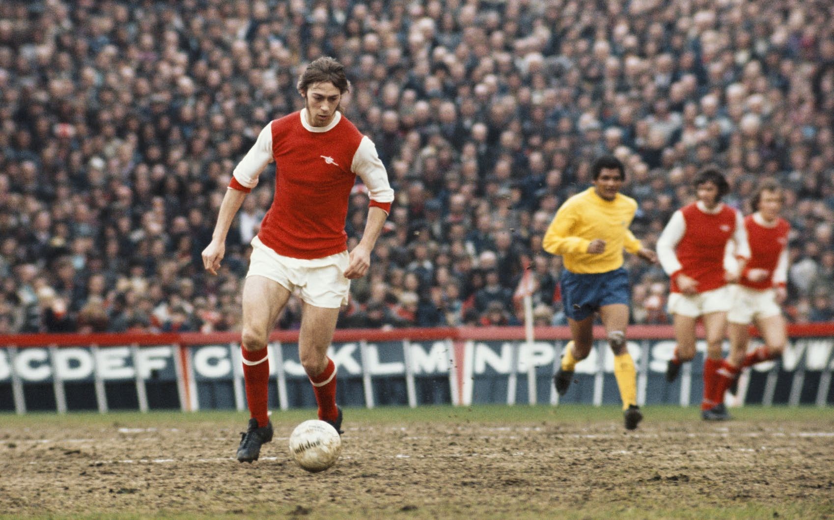 LONDON, UNITED KINGDOM - JANUARY 01: Charlie George of Arsenal in action during a match at Highbury circa 1975, pictured in the back are the letters for the half-time scores. (Photo by Don Morley/Allsport/Getty Images)