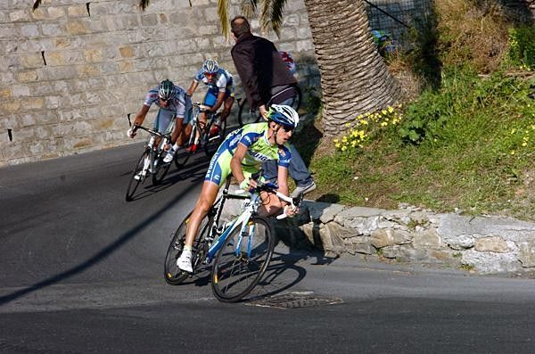 Vincenzo Nibali (Liquigas) descends from the Poggio.